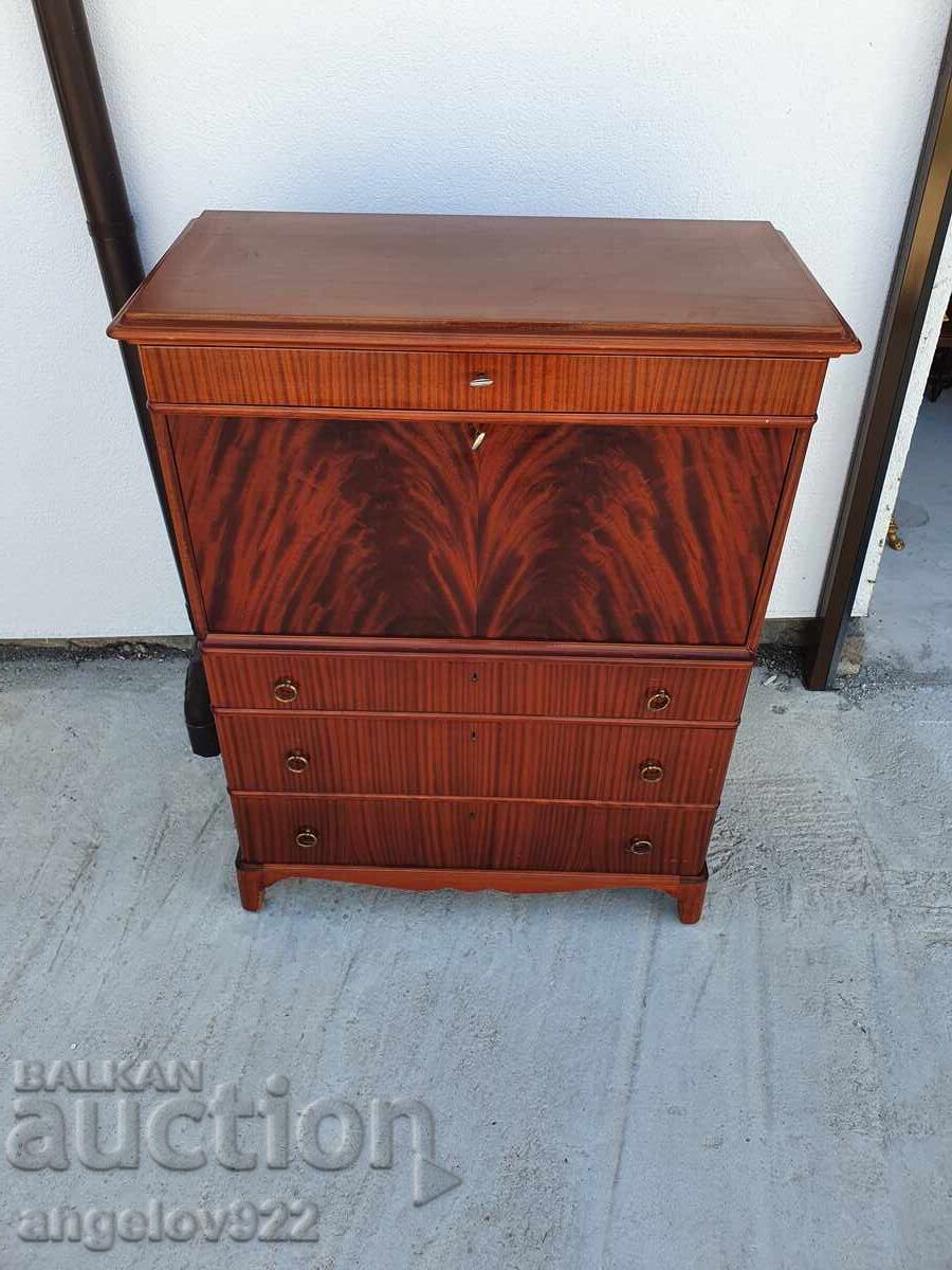 Delivery of Vintage mahogany writing desk, solid wood!!! Delivery of Vintage mahogany writing desk, solid wood!!!
