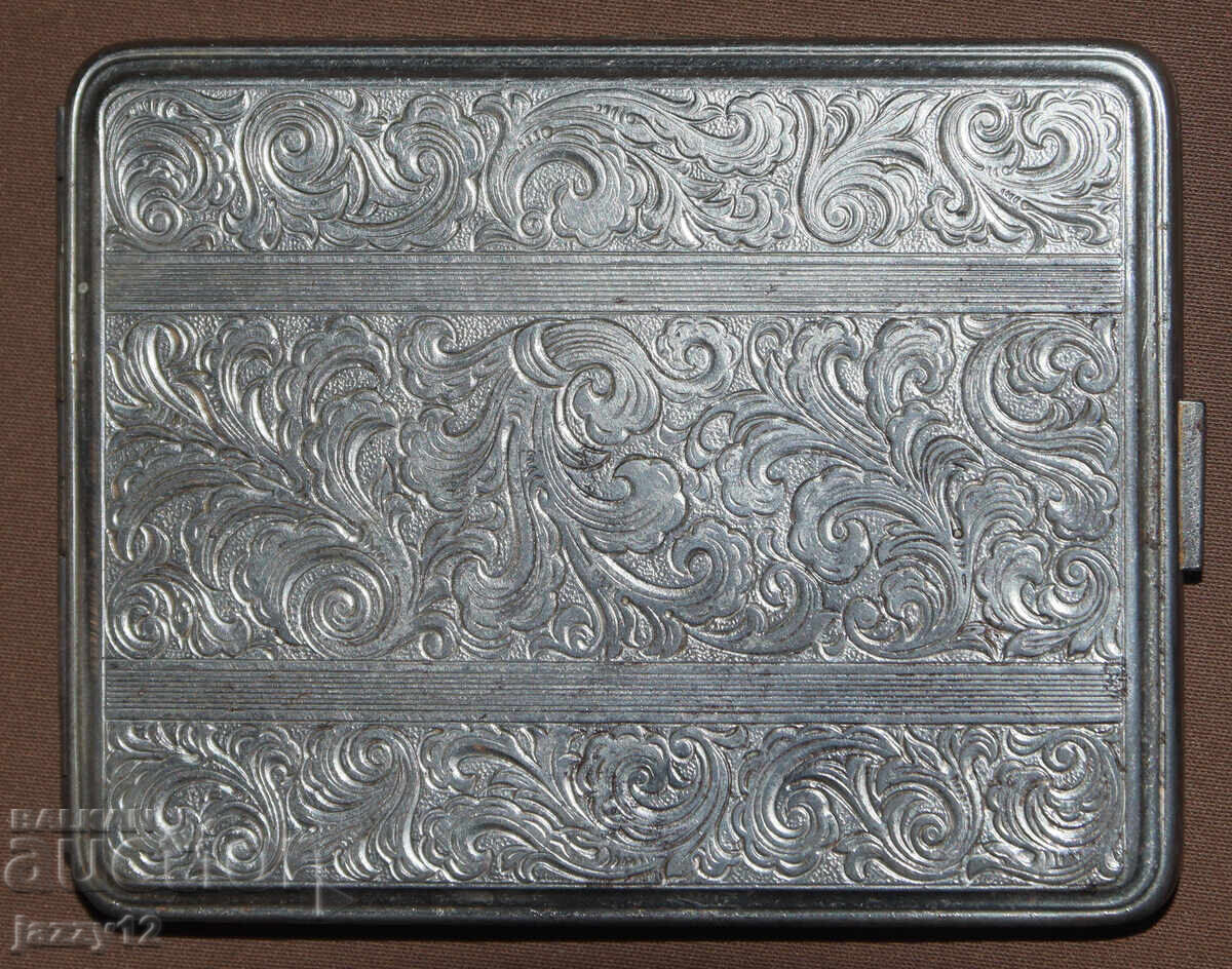 Auction  Old metal snuff box