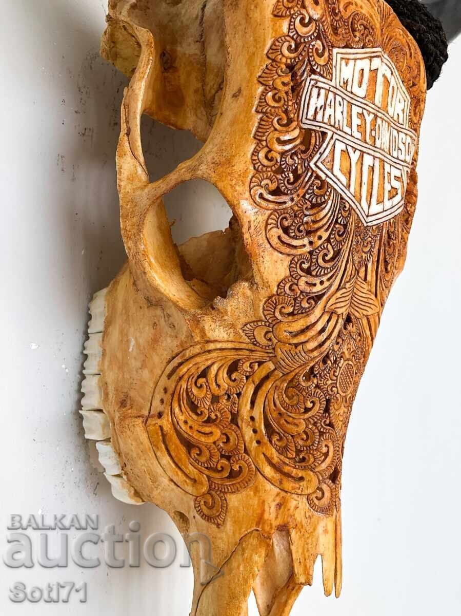 Hand-carved skull - 5