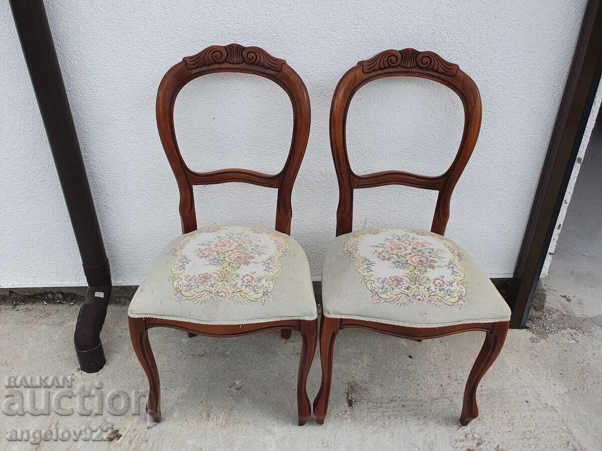 Beautiful vintage chairs array!!! Beautiful vintage chairs array!!!
