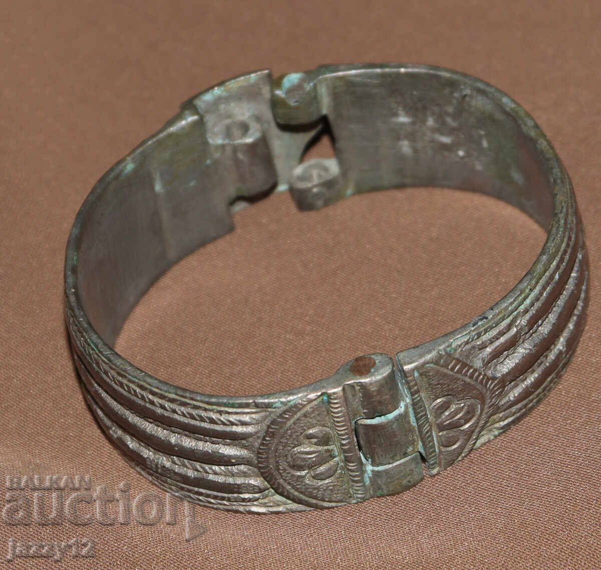 Delivery of Old silver traditional bracelet