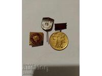 O mulțime de insigne