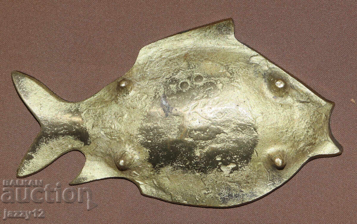 Παράδοση Παλαιό διακοσμητικό μπρούτζινο σταχτοδοχείο ψάρι