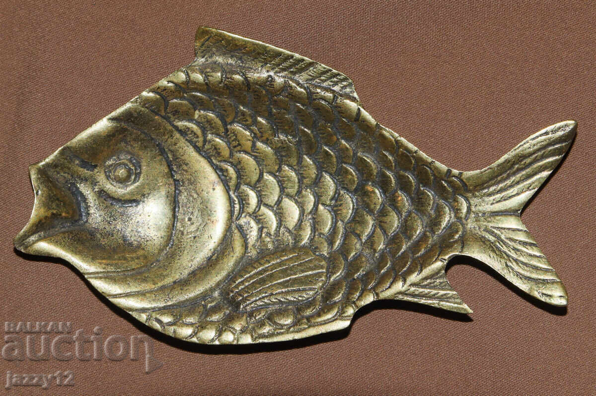 Παλαιό διακοσμητικό μπρούτζινο σταχτοδοχείο ψάρι