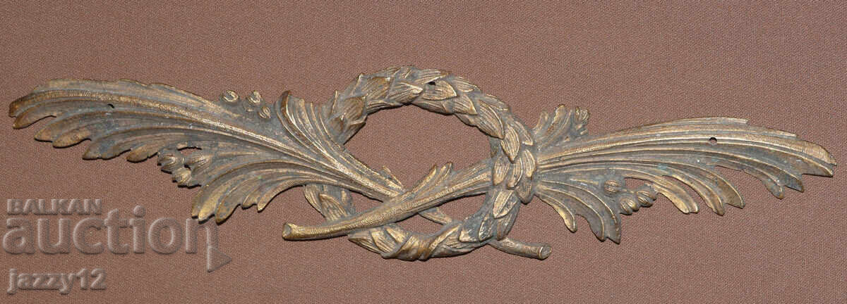 Παράδοση Αρχαία μπρούτζινη απλίκα με φλοράλ μοτίβα Παράδοση Αρχαία μπρούτζινη απλίκα με φλοράλ μοτίβα