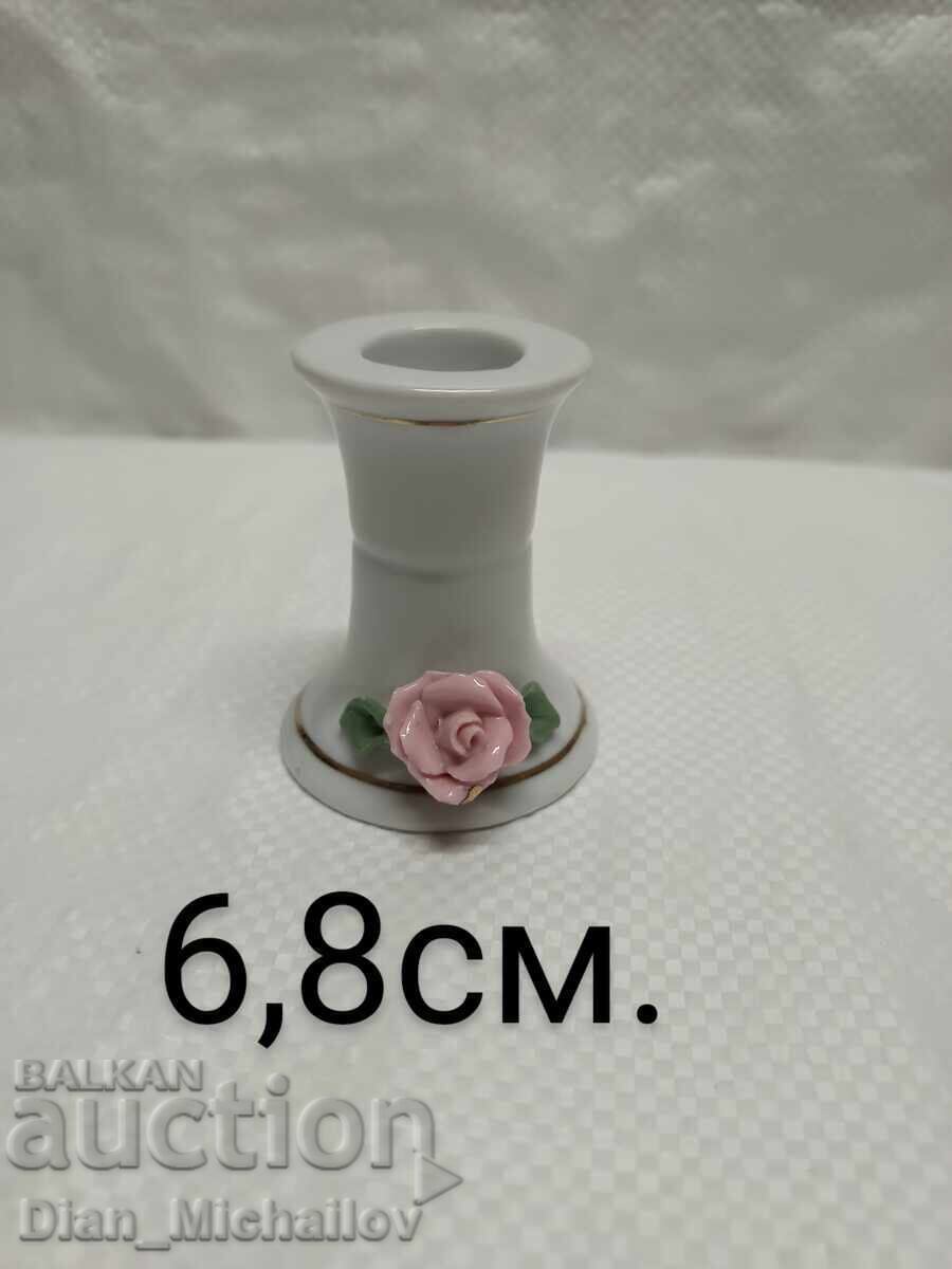 Mic sfeșnic de porțelan