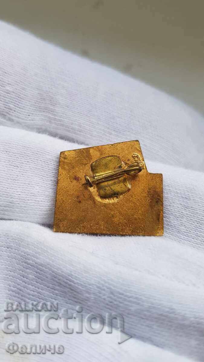 Колекционен знак, значка 80 години БКП Кюстендил с цена 18.00 лв. | € 9.20 Колекционен знак, значка 80 години БКП Кюстендил с цена 18.00 лв. | € 9.20