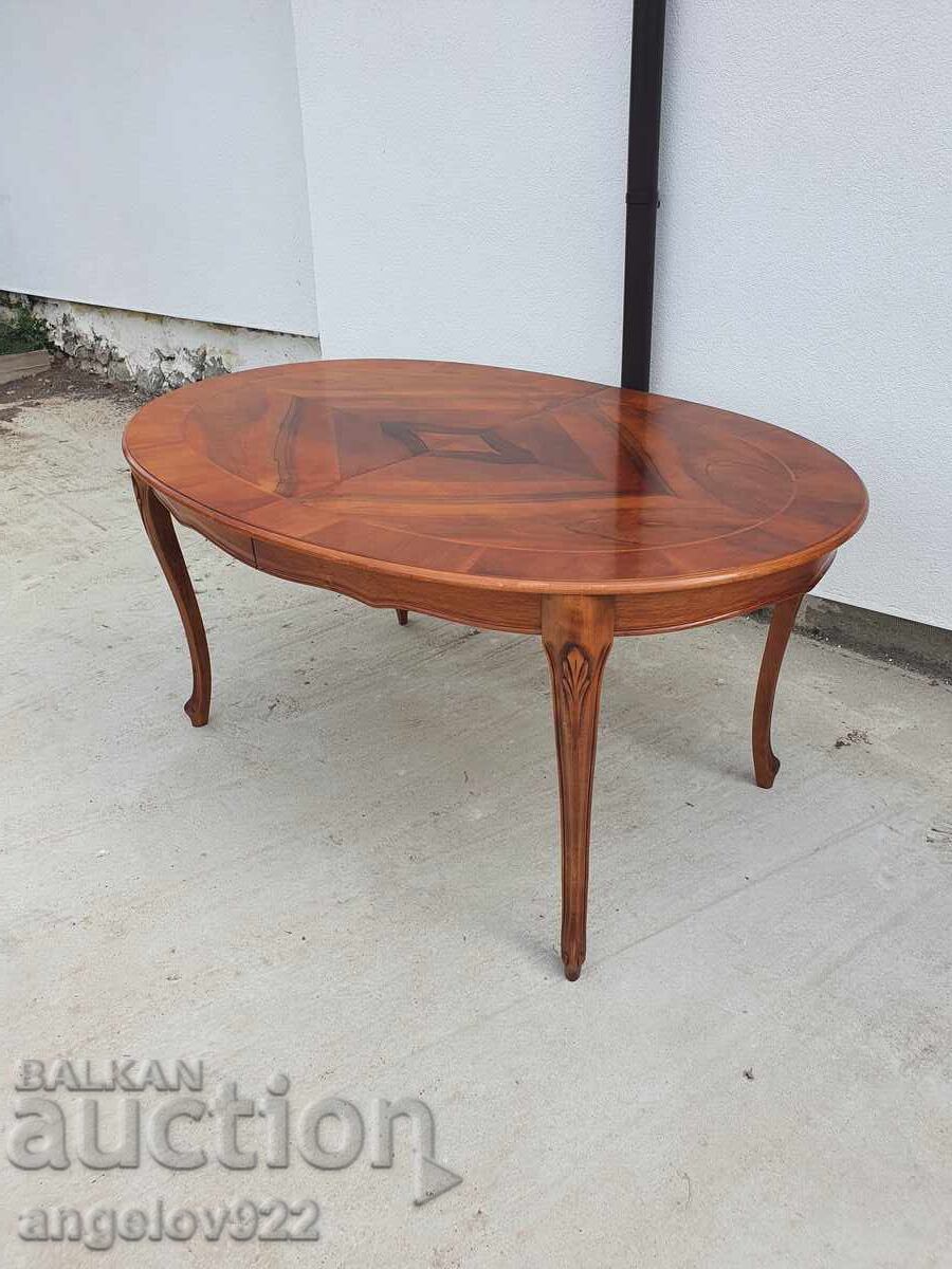 Delivery of Large vintage extendable dining table, solid wood!!! Delivery of Large vintage extendable dining table, solid wood!!!