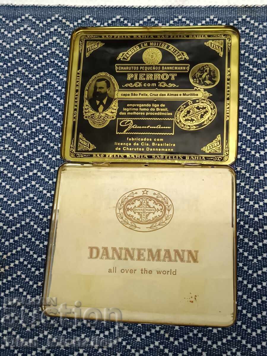 Cutie de tutun metalică veche cu preț € 5.00 | 9.78 BGN