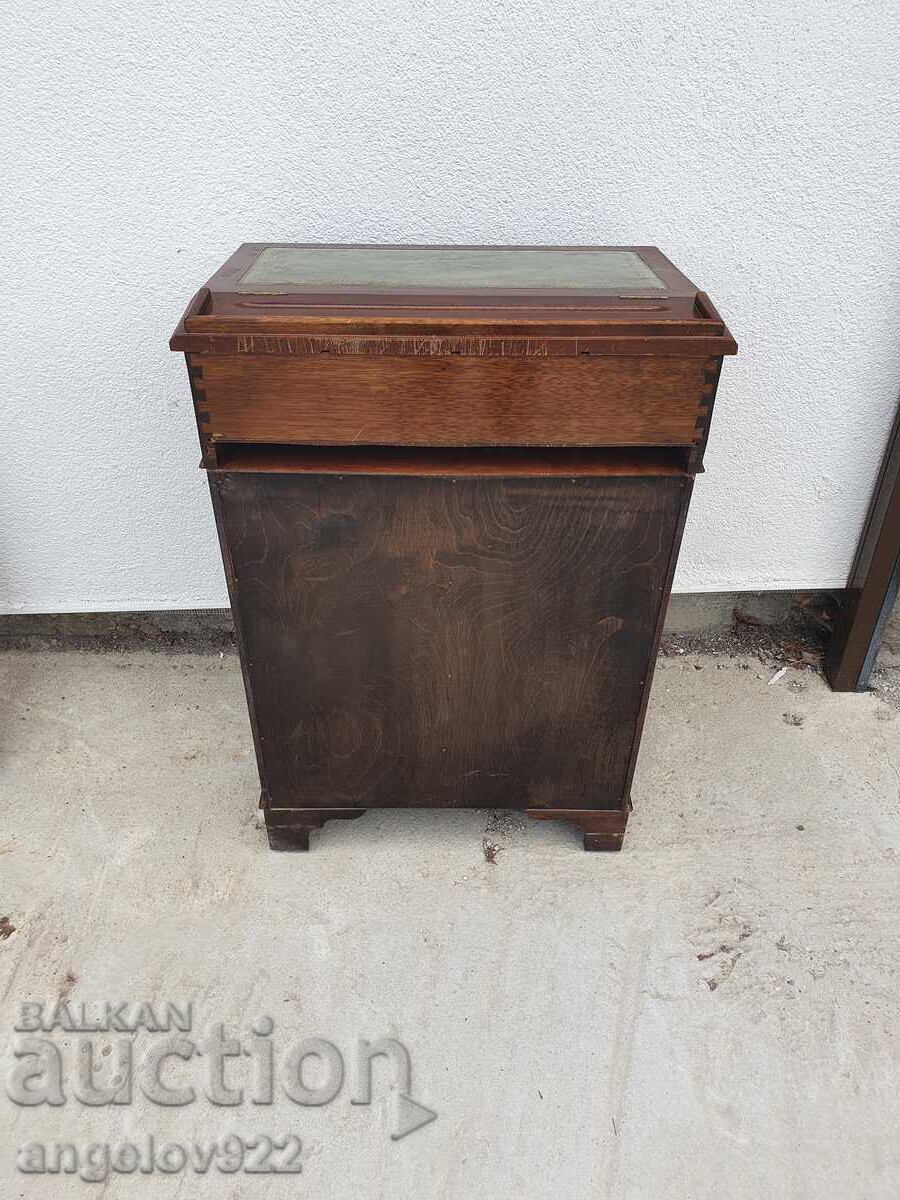 Small vintage solid wood desk!!! - 7 Small vintage solid wood desk!!! - 7