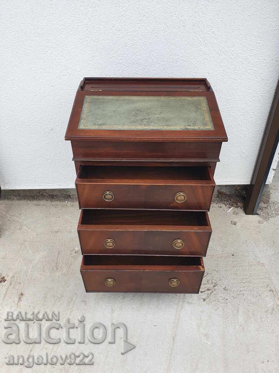 Small vintage solid wood desk!!! Small vintage solid wood desk!!!