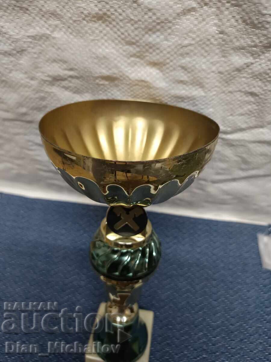 Livrarea Trofeu vechi pentru decorare