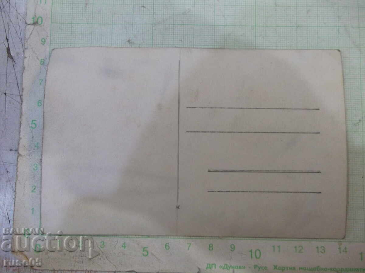 Fotografie cu un grup de prieteni în studio foto vechi cu preț 5.00 BGN | € 2.56 Fotografie cu un grup de prieteni în studio foto vechi cu preț 5.00 BGN | € 2.56