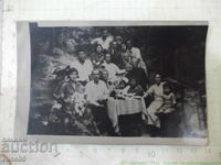 Fotografie cu un grup de prieteni în studio foto vechi