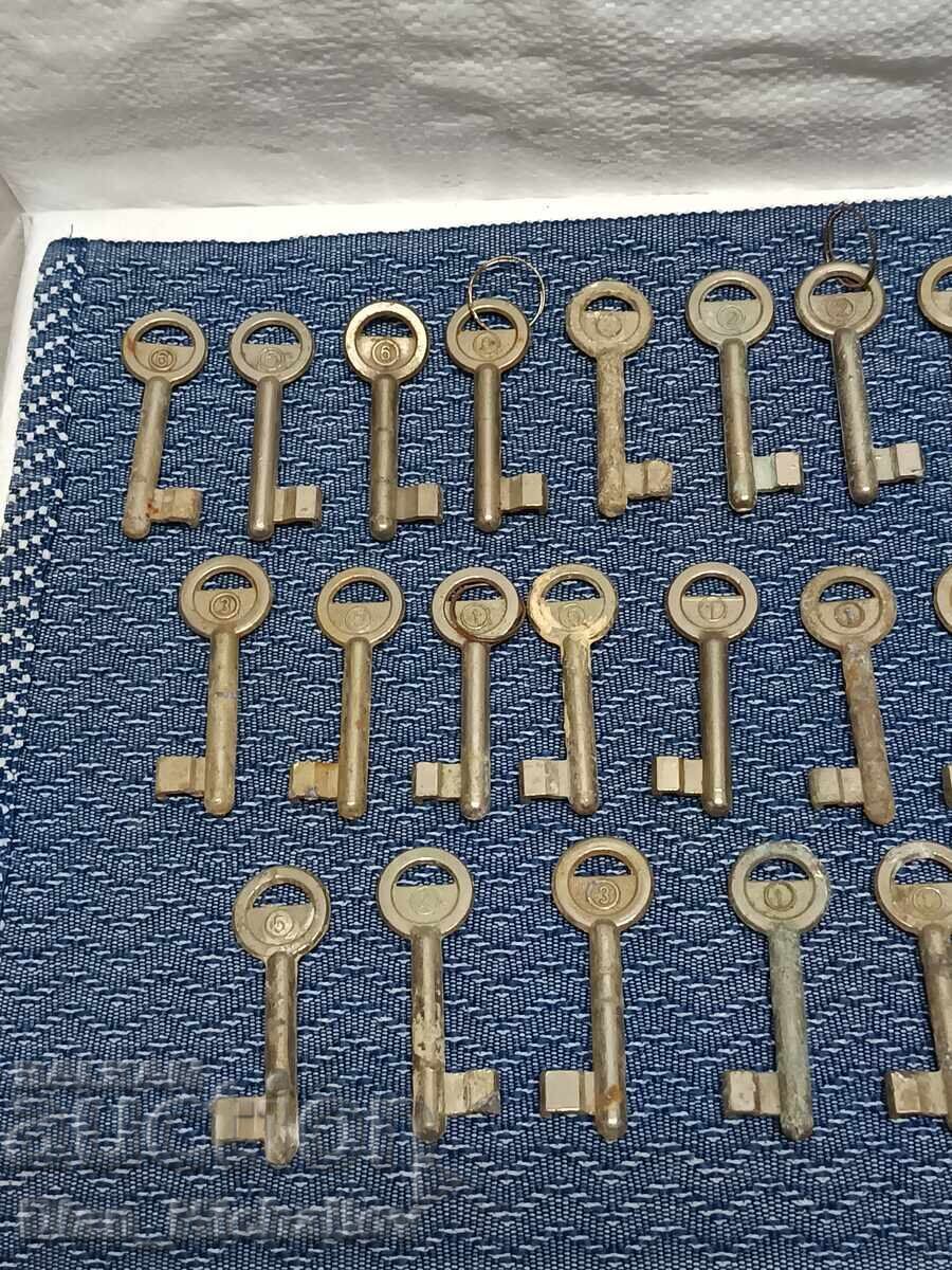 Λοτ κλειδιών με αριθμούς με τιμή € 25.00 | 48.90 BGN