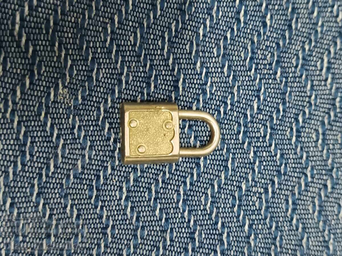 Licitație Două lacăte mici Vechi