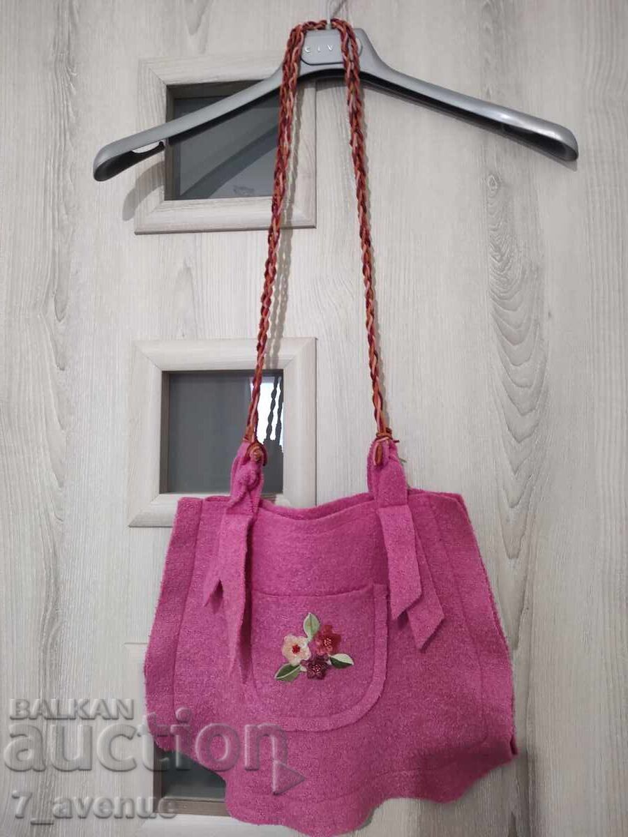 Δημοπρασία Γυναικεία επώνυμη τσάντα σε μαγνητικό χρώμα 11.10.25