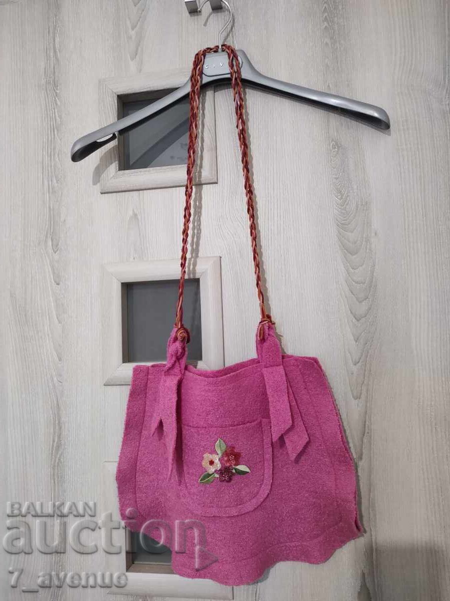 Παράδοση Γυναικεία επώνυμη τσάντα σε μαγνητικό χρώμα 11.10.25