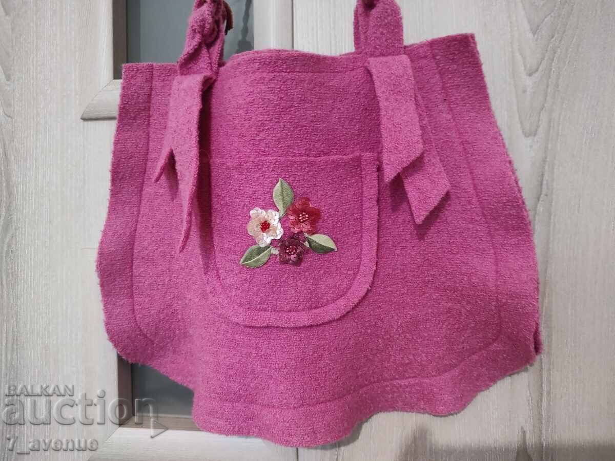 Γυναικεία επώνυμη τσάντα σε μαγνητικό χρώμα 11.10.25