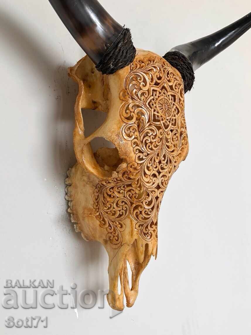 Hand-carved skull with price 550.00 BGN | € 281.21