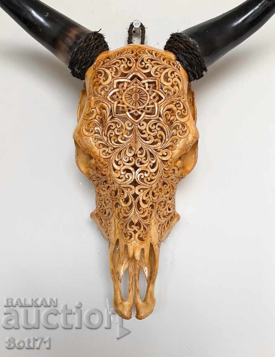 Auction  Hand-carved skull
