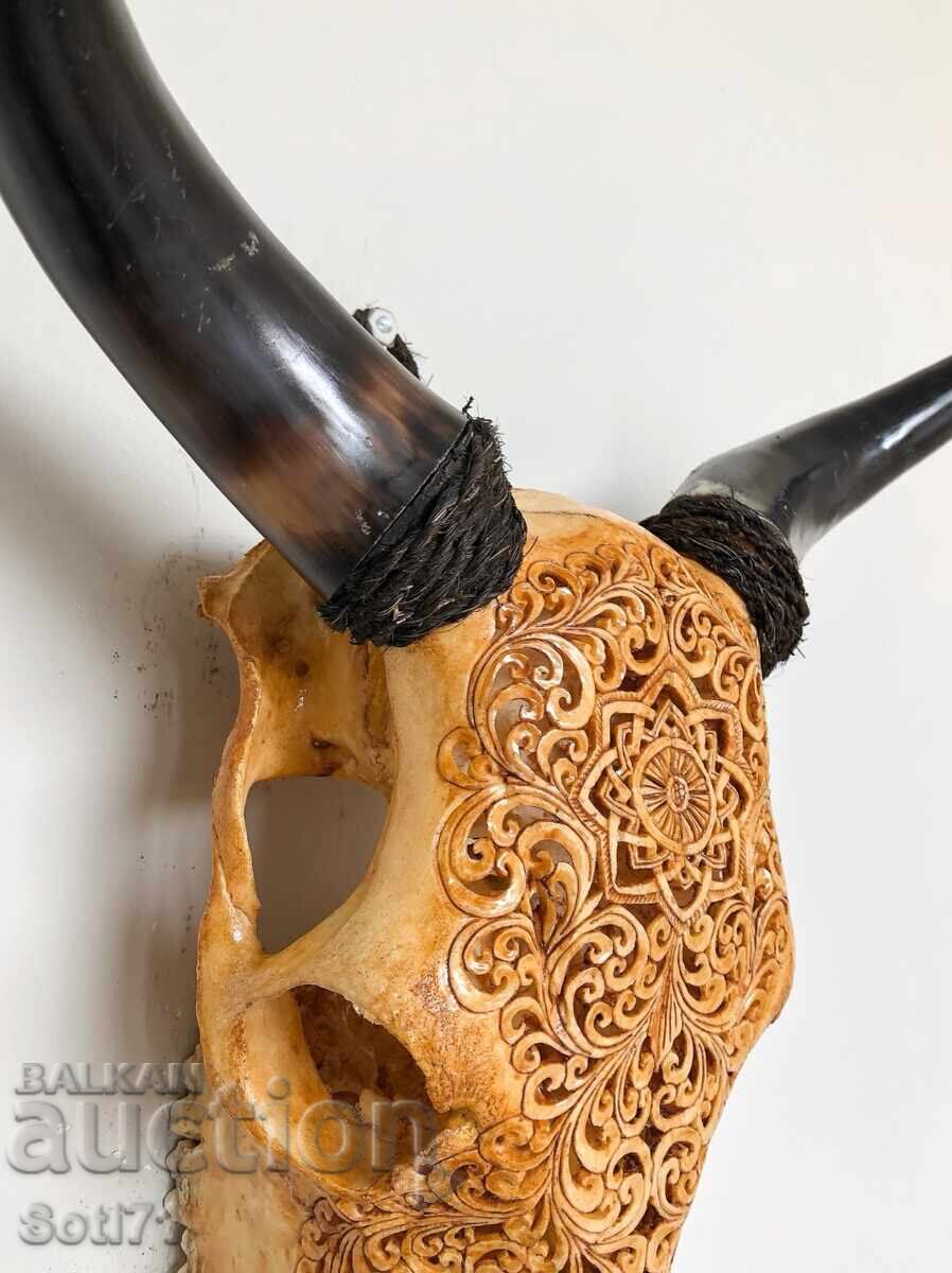 Hand-carved skull - 5