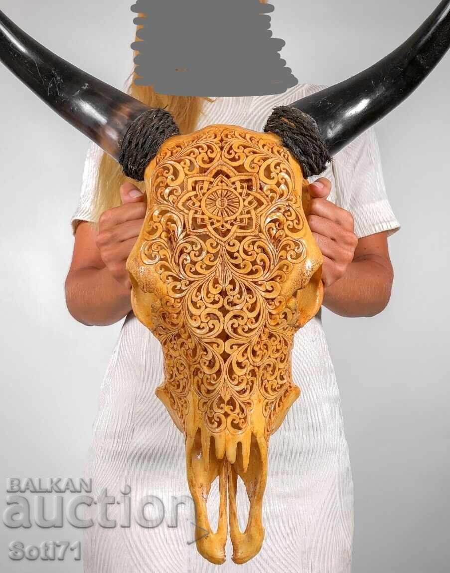 Hand-carved skull - 7