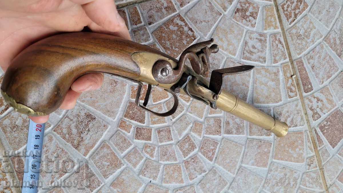 Delivery of Pistol, pistol, evzalia, kremkalia, Queen Anne, Queen Anne