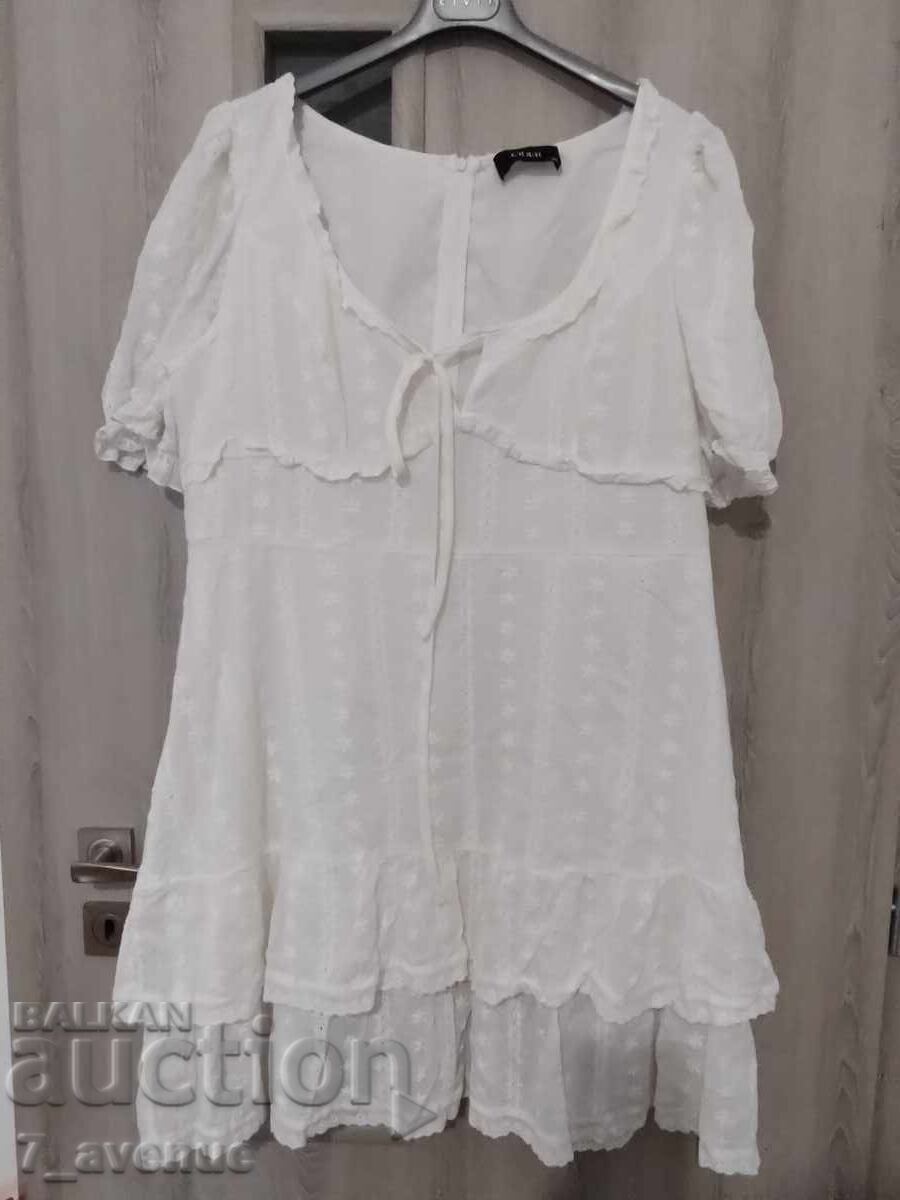 Γυναικείο φόρεμα αιθέριο λευκό με κεντήματα υπέροχο 11.10.25 με τιμή 49.00 BGN | € 25.05