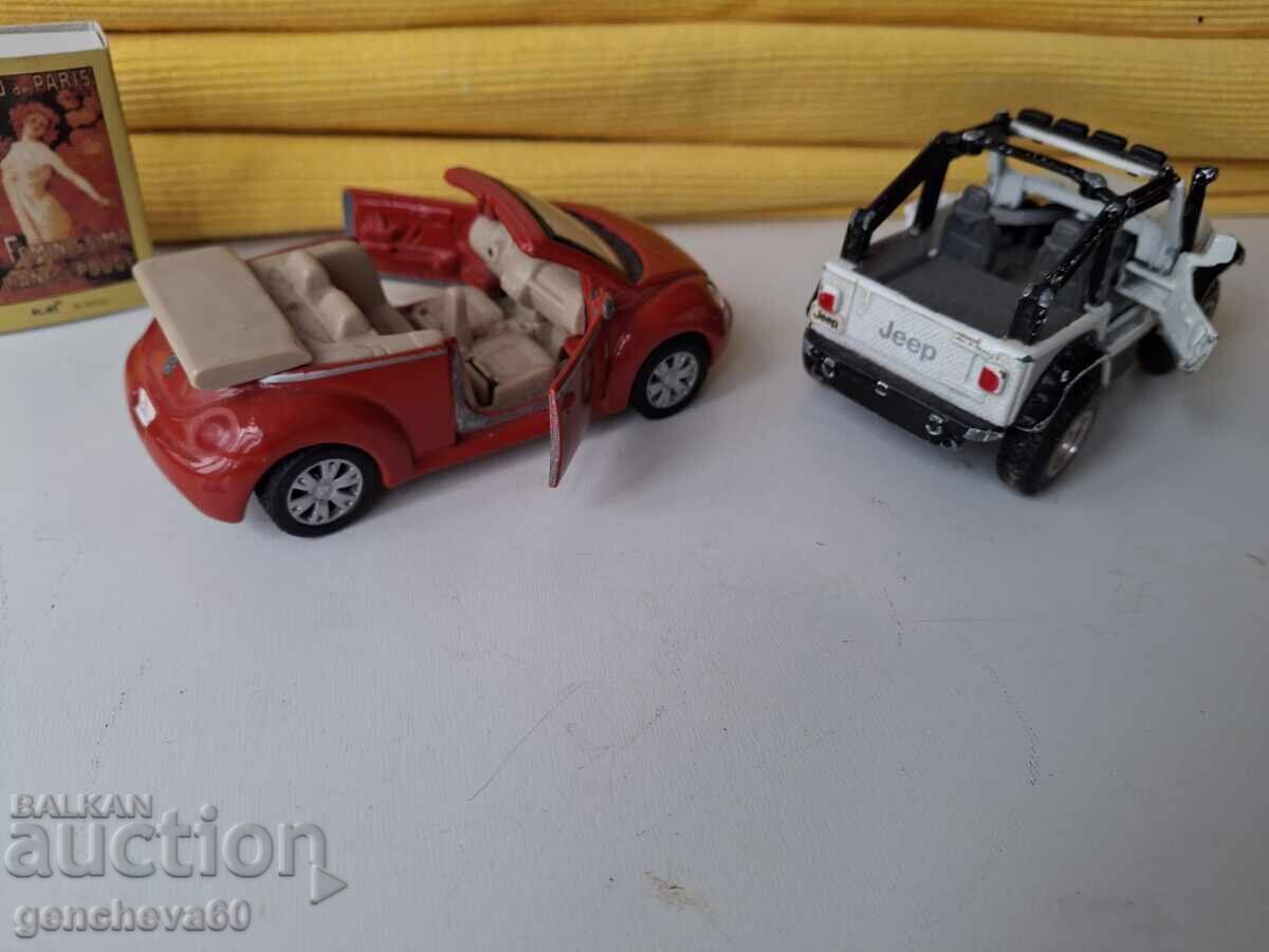 Μεγάλες δύο μεταλλικές παιδικές κουζίνες Μεγάλες δύο μεταλλικές παιδικές κουζίνες