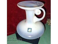 Vază frumoasă din sticlă opal