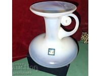 Красива ваза от опалово стъкло