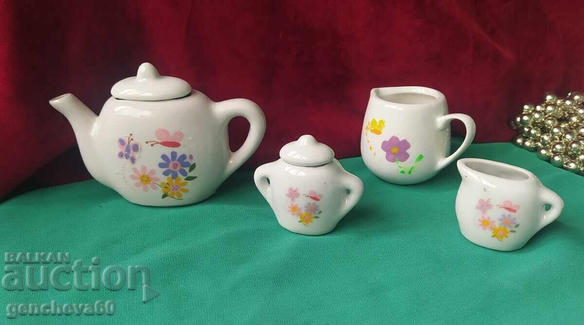Delivery of Porcelain mini doll coffee set