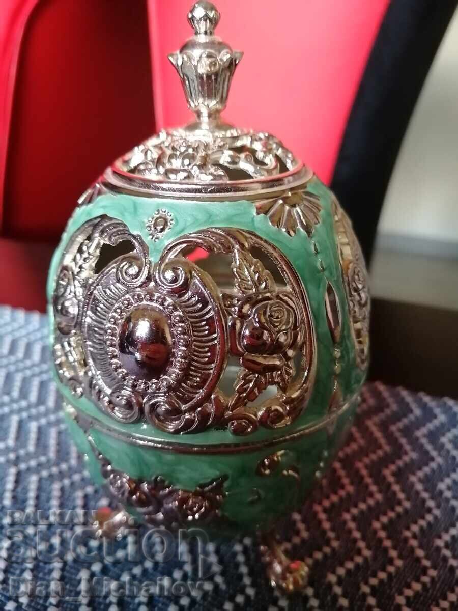 Frumos Sfeșnic Vechi cu preț 50.00 BGN | € 25.56