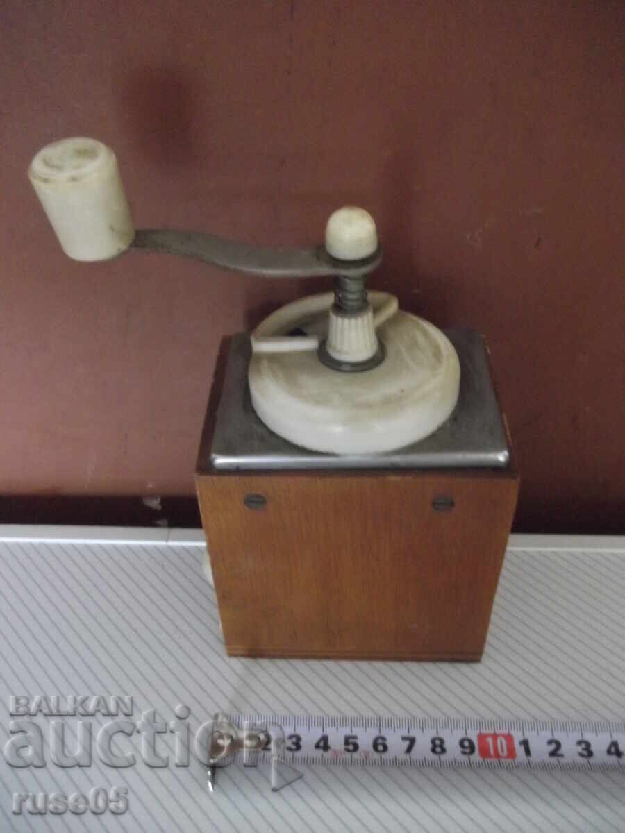 Мелничка ръчна от соца за чер пипер , кафе и други с цена 20.00 лв. | € 10.23