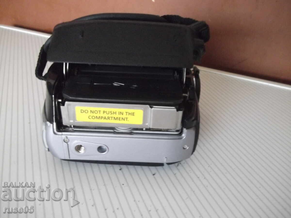 Working "SAMSUNG - VP-D381/EDC" video camera - 6