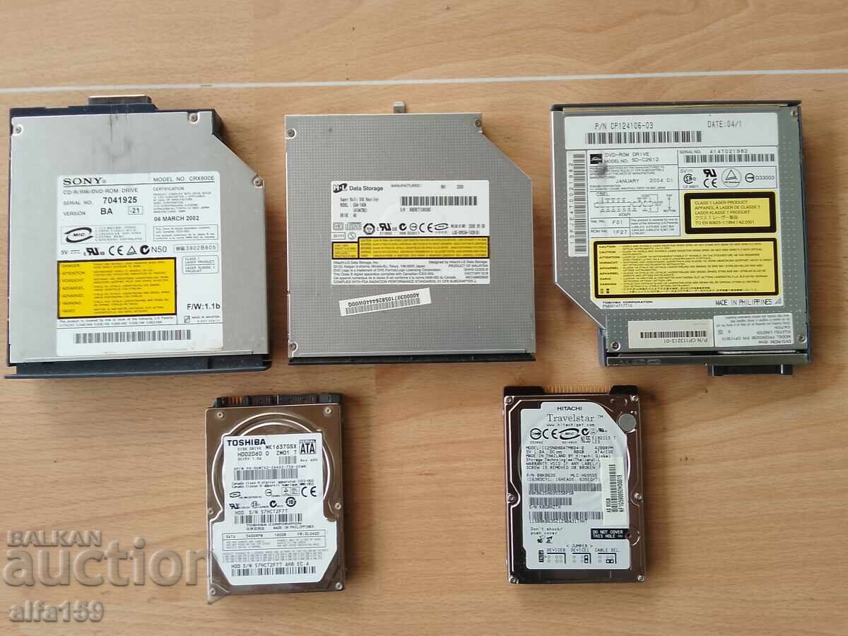 Lot of SD cards and hard drives for electronic scrap Lot of SD cards and hard drives for electronic scrap