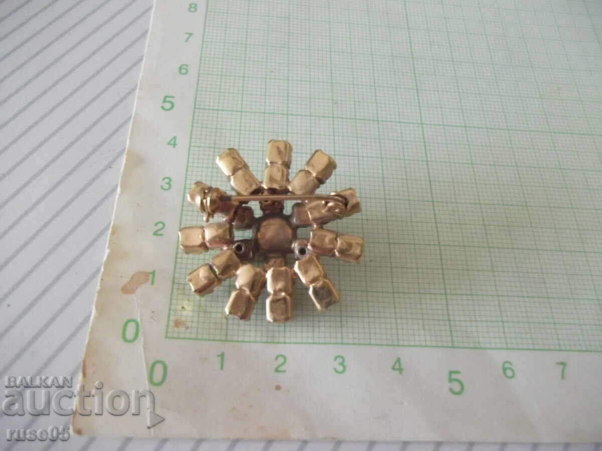 Delivery of Brooch with stones Delivery of Brooch with stones