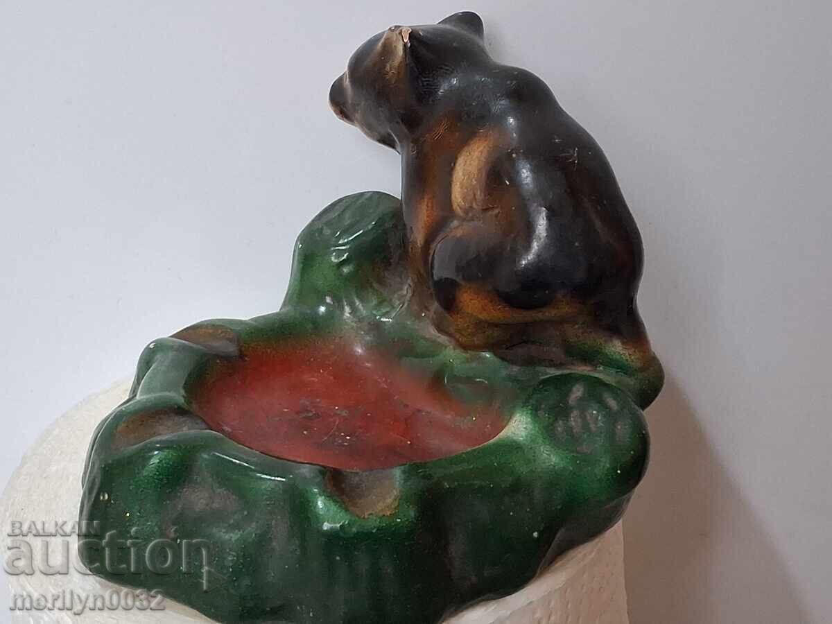 Παράδοση Παλιό κεραμικό σταχτοδοχείο με αρκουδάκι