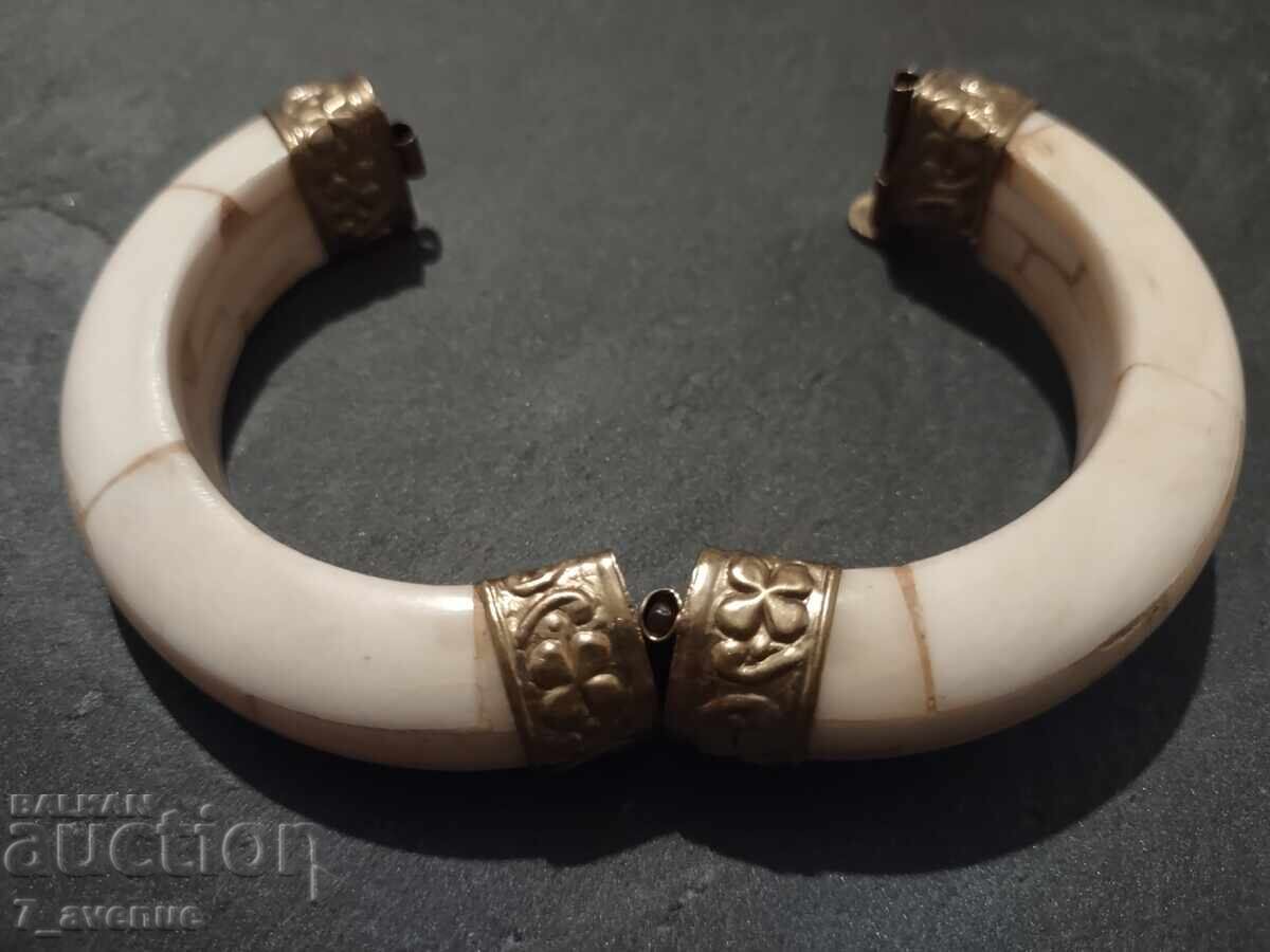 Delivery of Necklace, unique bone and bronze 70s 12.10.25