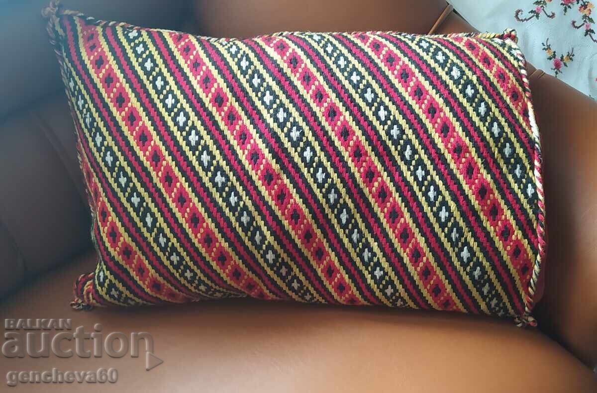 Ρετρό κεντημένο μαξιλαροθήκη με τιμή 30.00 BGN | € 15.34