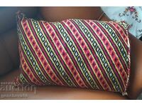 Husa de pernă retro, bogat brodată