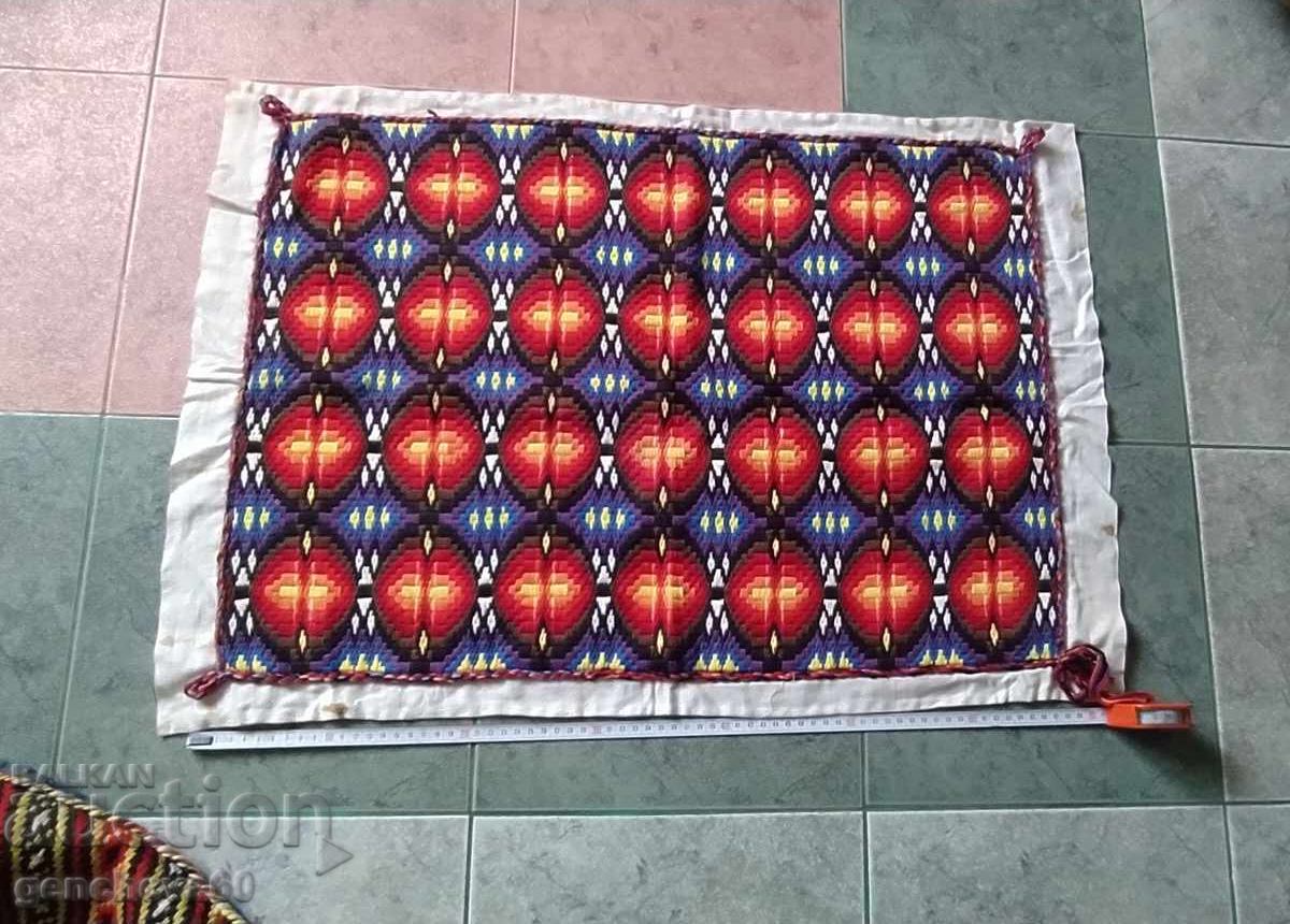 Broderie bulgărească panou, covor, pernă cu preț 30.00 BGN | € 15.34