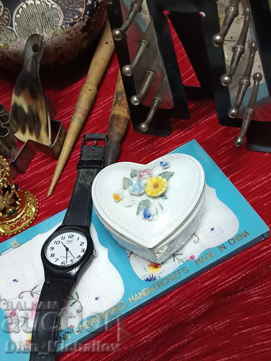 Аукцион Лот от Различни Стари Предмети