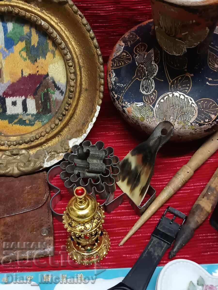 Доставка на Лот от Различни Стари Предмети