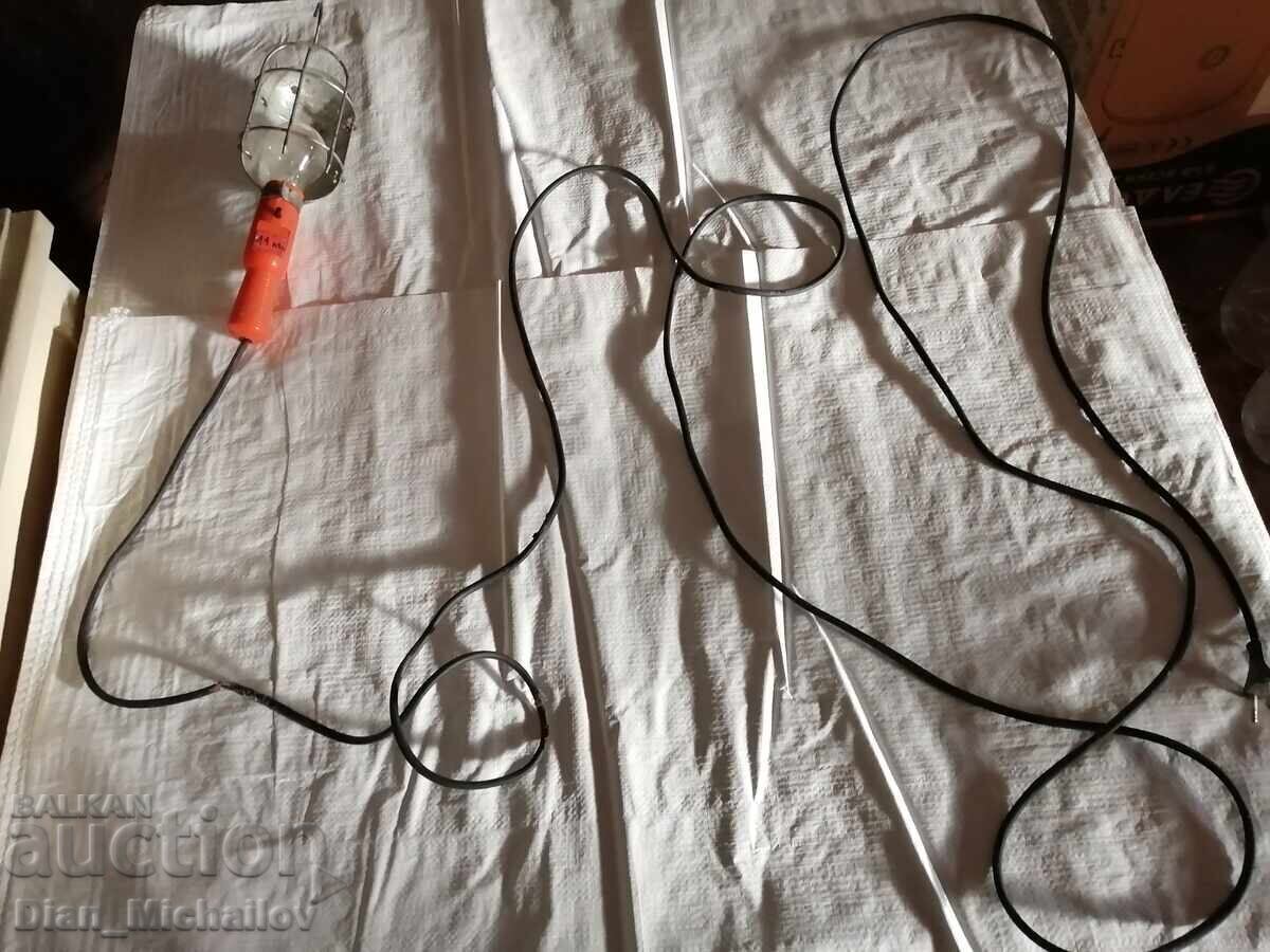 Veche Lampă Portabilă Soc cu preț € 4.00 | 7.82 BGN