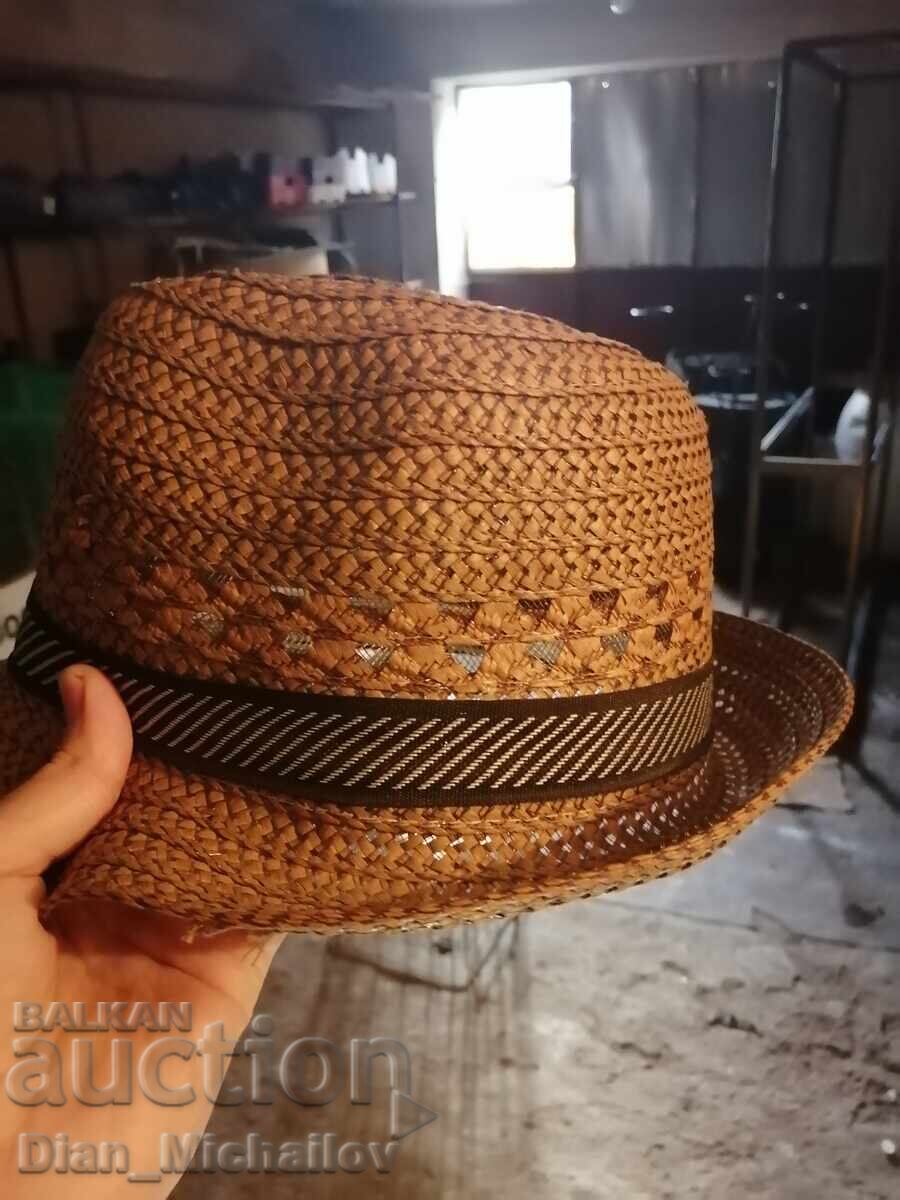 Livrarea Pălărie Veche Livrarea Pălărie Veche