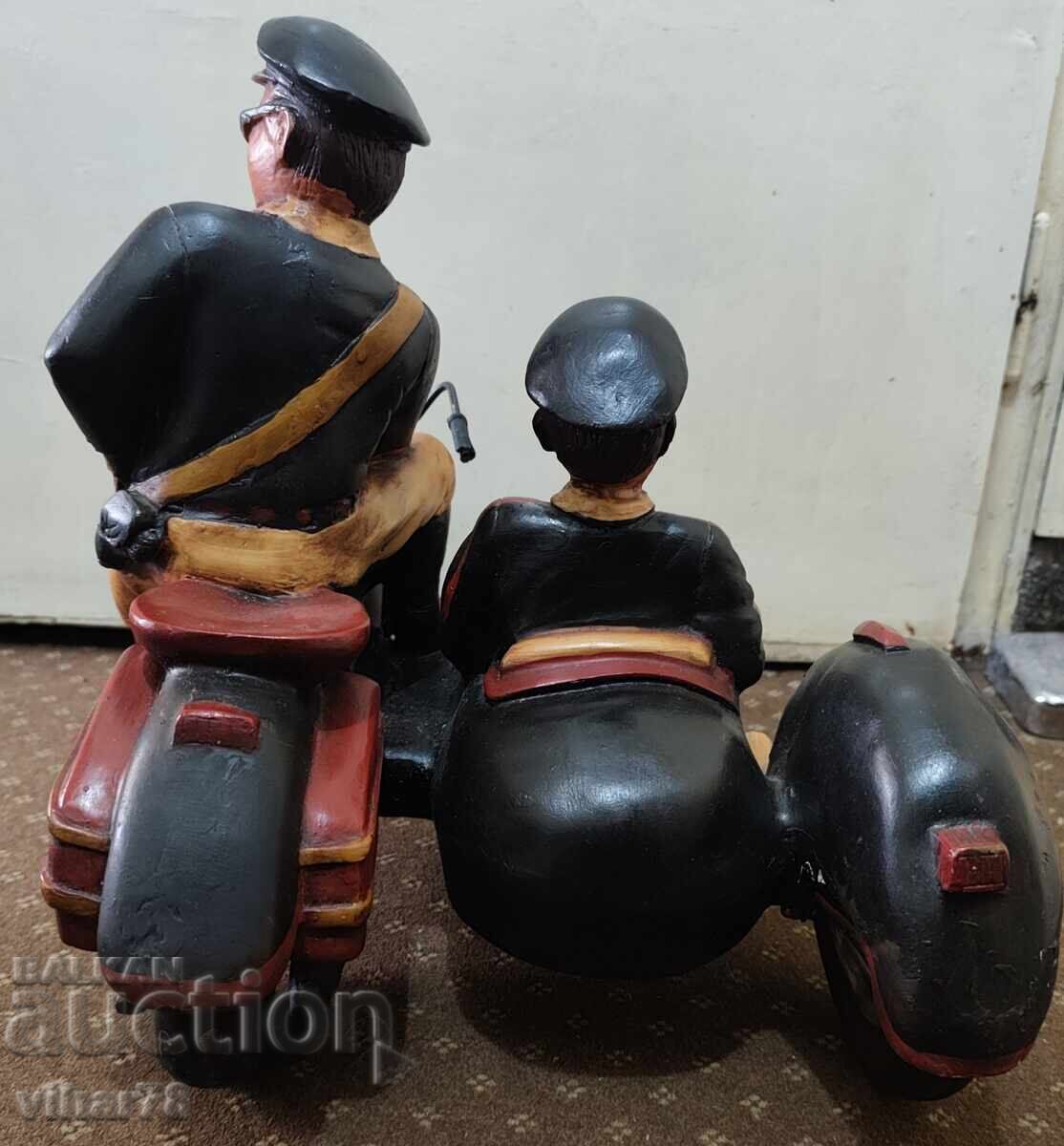 Old large figure of a traffic policeman with a basket - 6 Old large figure of a traffic policeman with a basket - 6