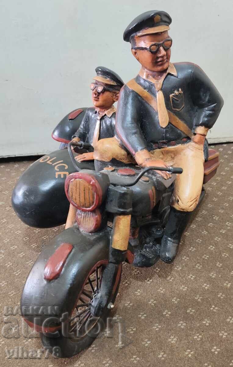 Old large figure of a traffic policeman with a basket - 7 Old large figure of a traffic policeman with a basket - 7