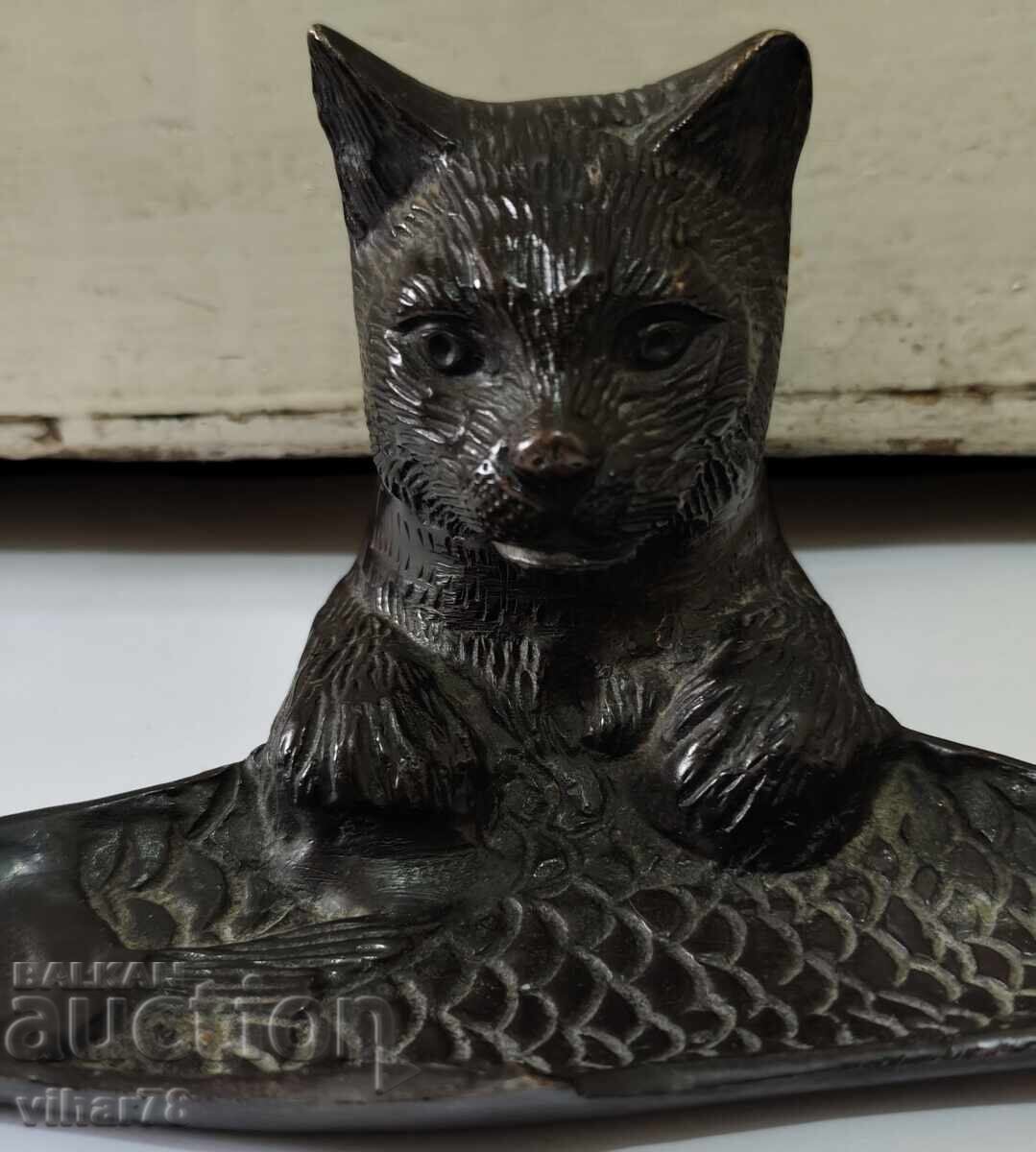 Licitație FIGURĂ VECHE DIN FONTĂ, SUPORT PENTRU STILOU